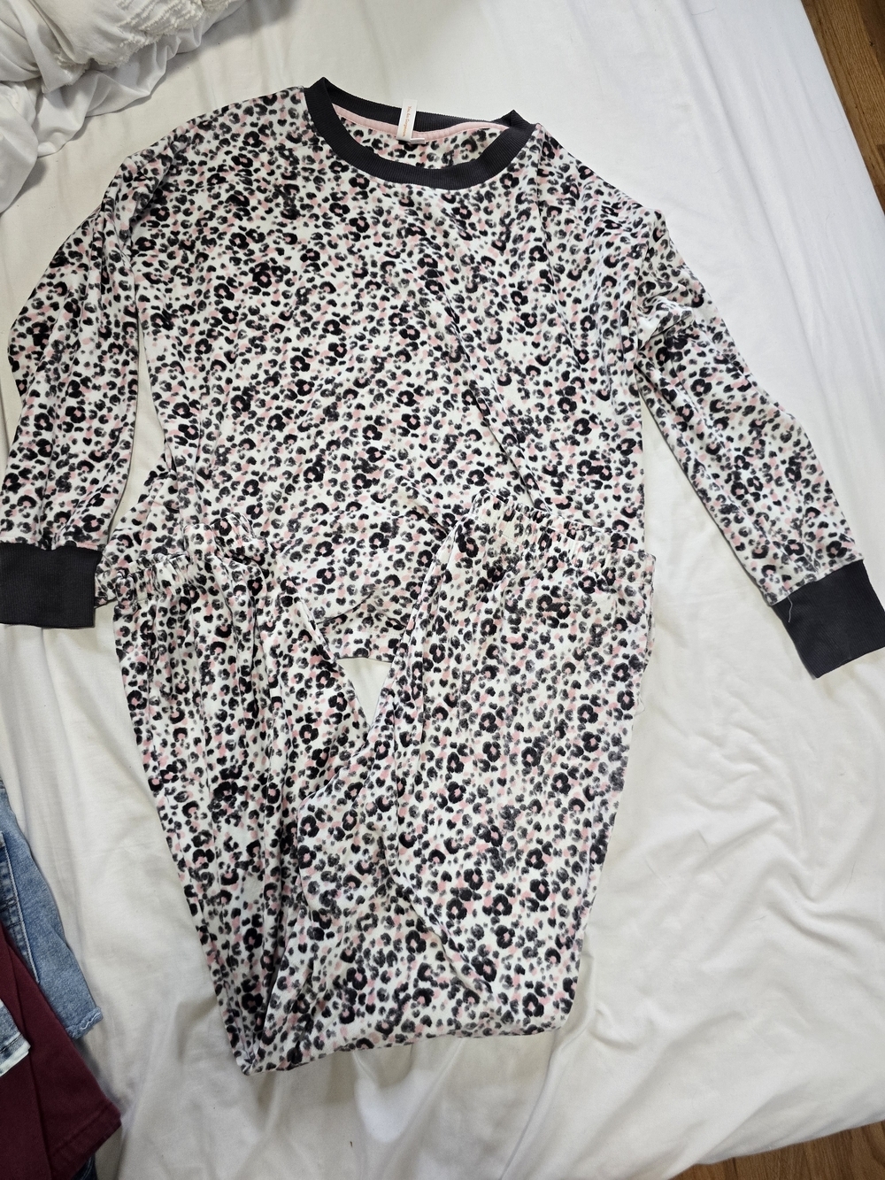 Joyspun Women's 2 Piece Leopard Print Fleece Pajama Set Size Small Pink Black